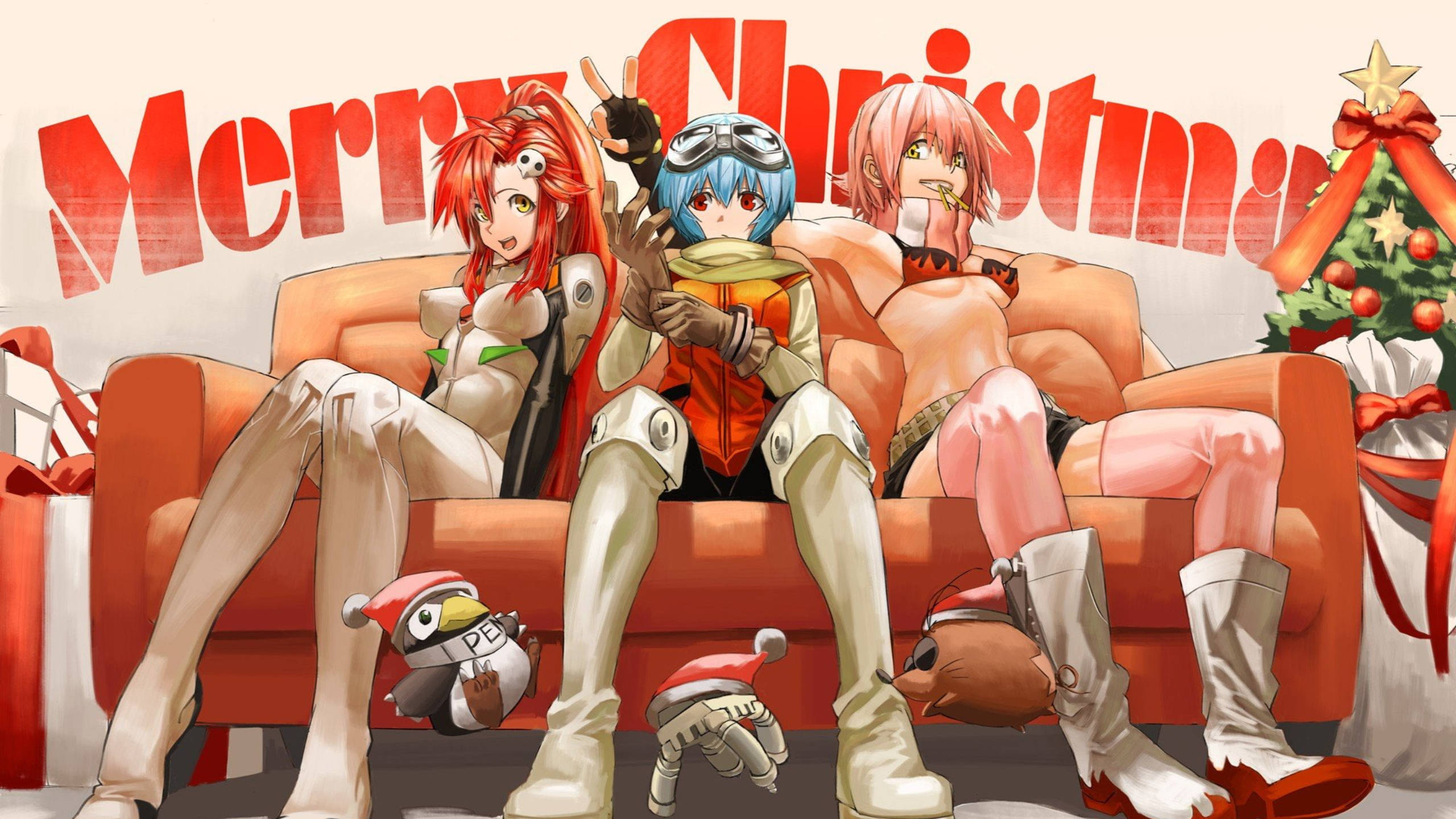 Evangelion With Suit Anime Christmas 壁紙 — 三個動漫女孩穿著節日服裝在沙發上放鬆，旁邊有聖誕樹，上方有「聖誕快樂」標誌。