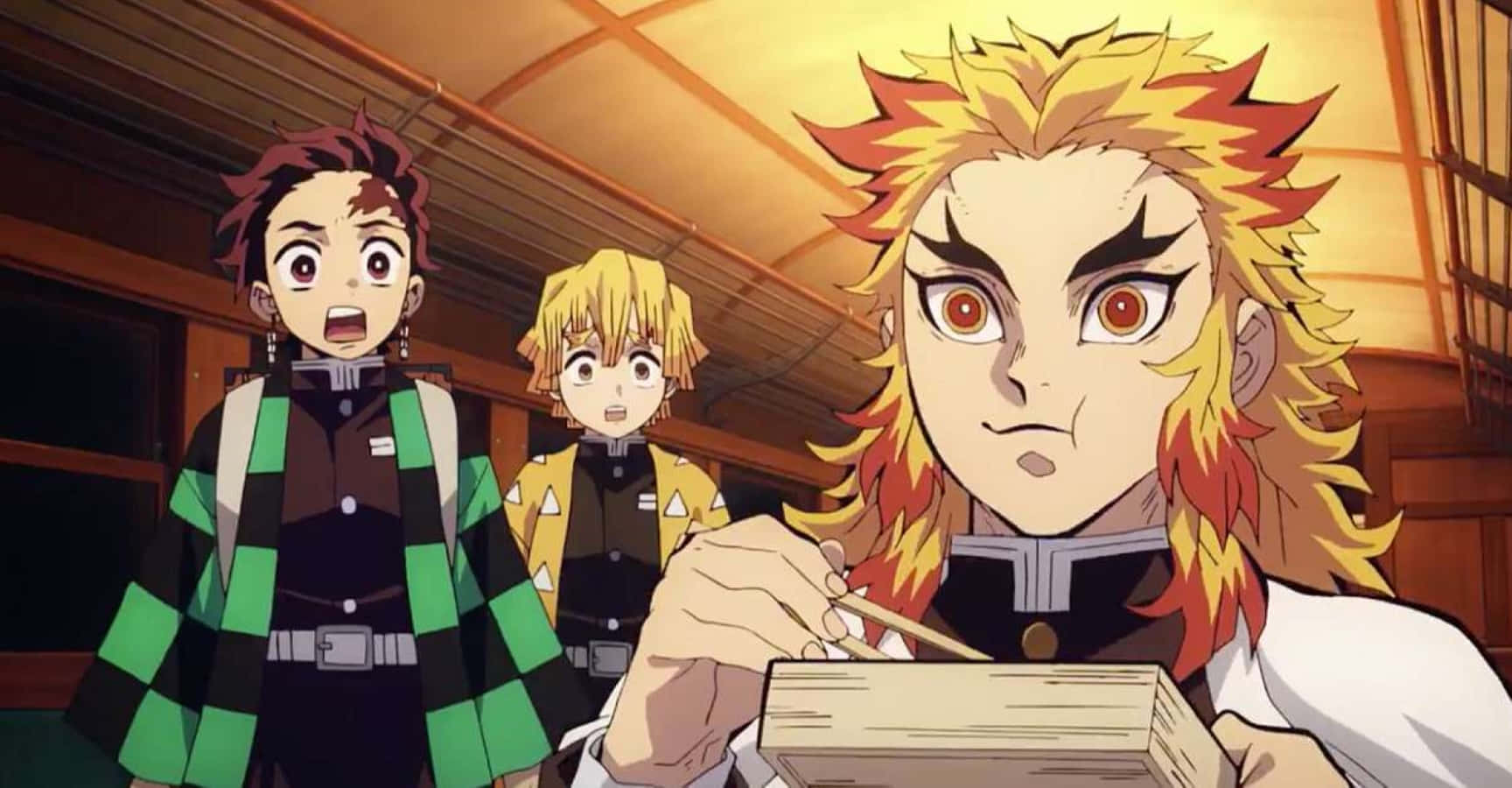 Rengoku And Tanjiro 桌布 壁紙 — 三個動漫角色在一個木製房間裡，燈光溫暖，其中一個拿著筷子放在盒子上方，另外兩個則帶著驚訝的表情看著。