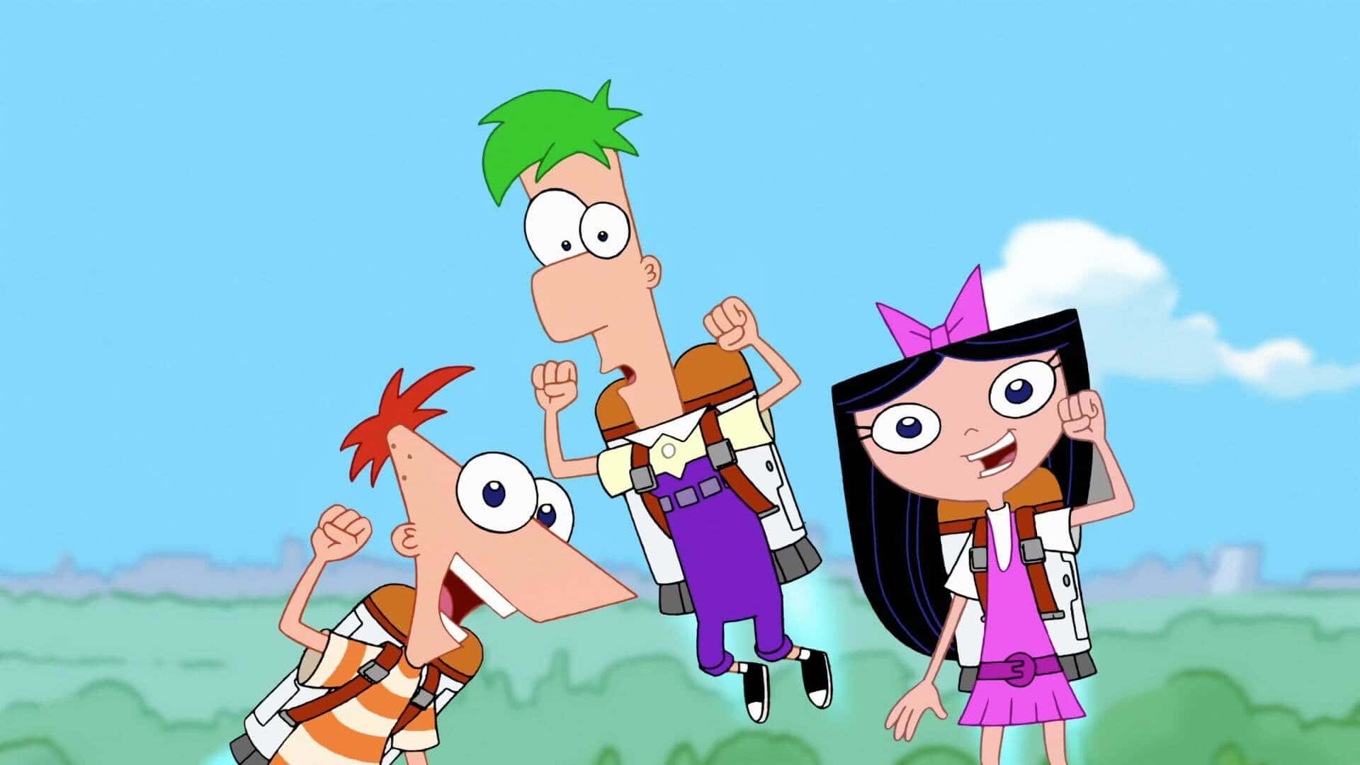 Phineas And Ferb 桌布 壁紙 — 三個動畫小孩穿著探險裝備，在藍天白雲下愉快地擺姿勢。