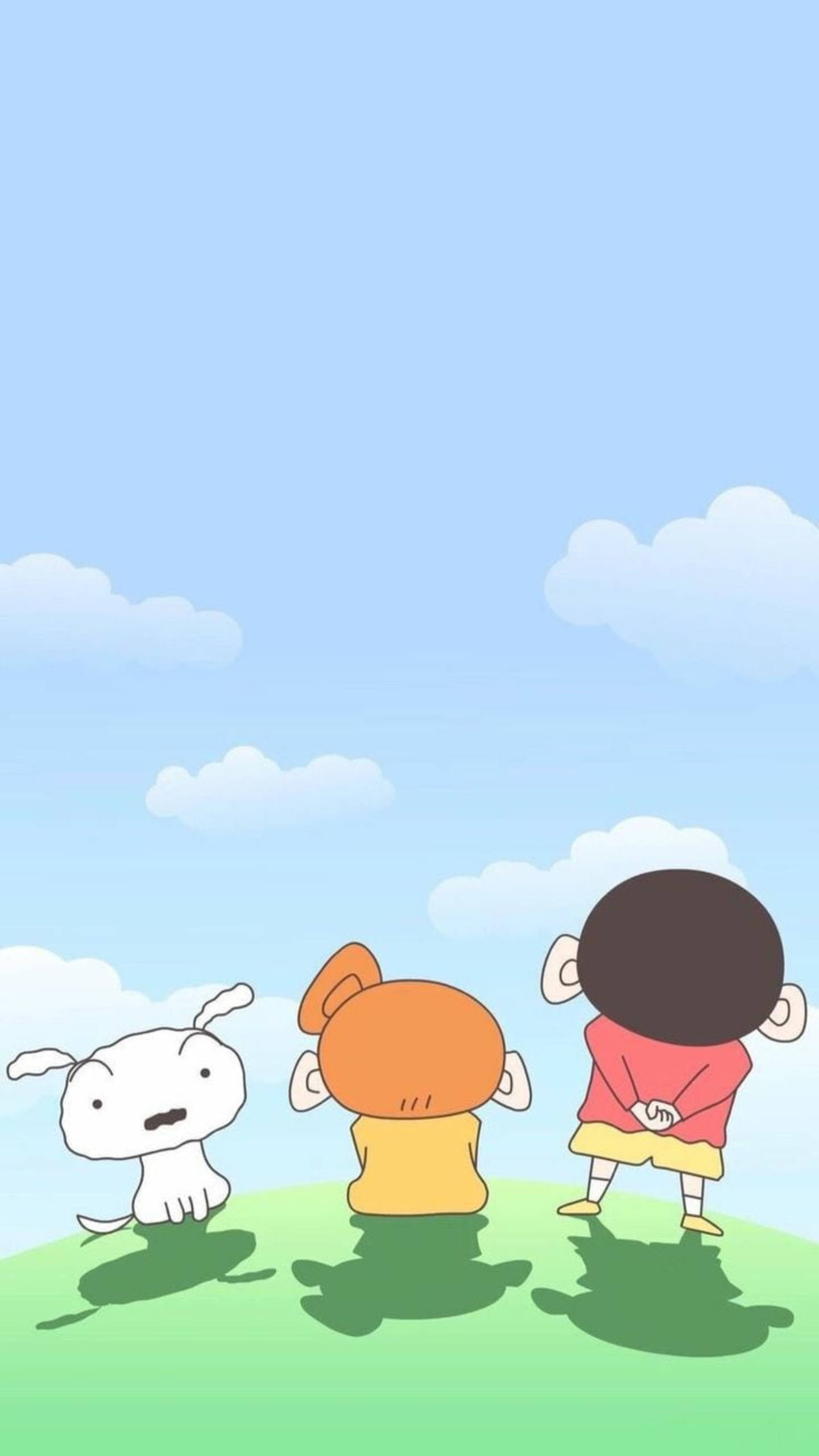 shinchan 桌布 壁紙 — 三個卡通角色和一隻狗站在綠色的山丘上，天空湛藍清澈，白雲朵朵。