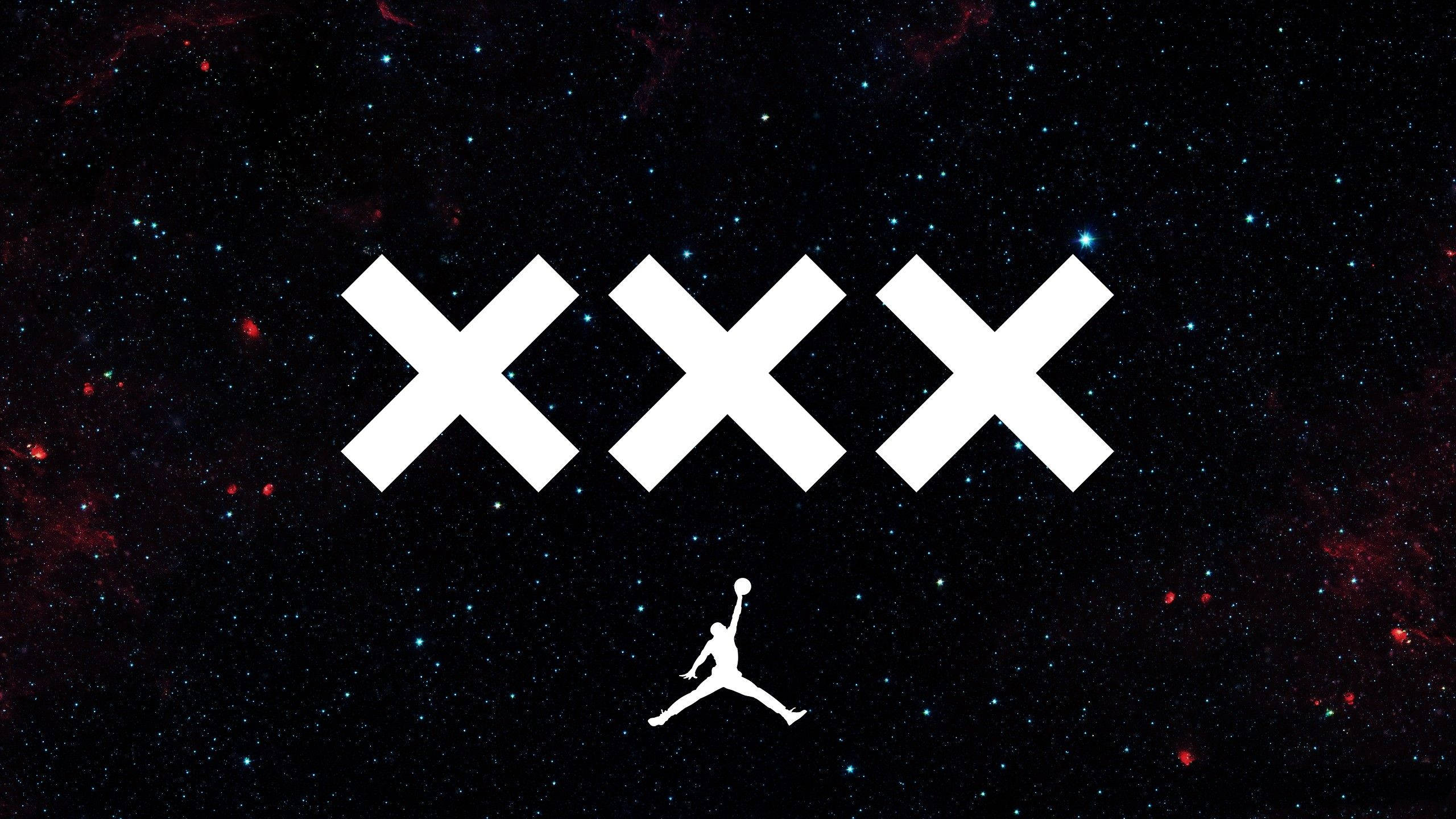 Logo 桌布 壁紙 — 三個大膽的白色 X 漂浮在星光燦爛的宇宙背景上，下方有一個白色的 Jumpman 剪影。
