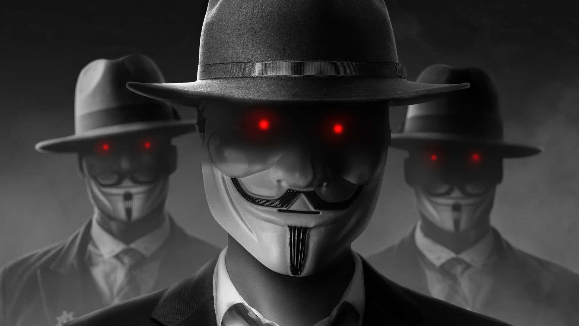 Anonymous 桌布 壁紙 — 三個戴著軟呢帽、戴面具的人物，眼睛發出紅光，站在煙霧瀰漫的黑暗場景中。
