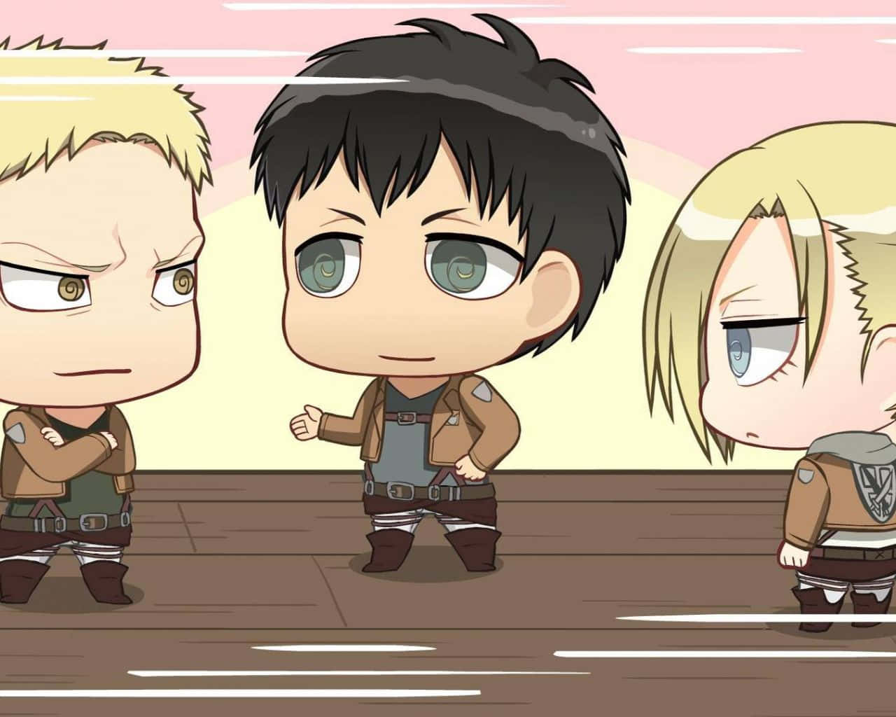 Reiner Braun 桌布 壁紙 — 三個穿著軍服的Q版動漫角色站在木地板上，帶有動態線條，背景是柔和的粉紅色和黃色。