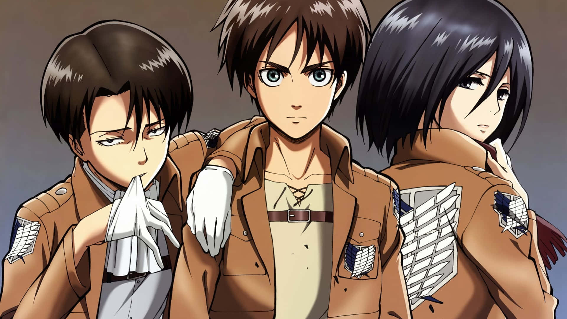 Attack On Titan Season 1 桌布 壁紙 — 三個身穿棕色軍裝的堅定動漫角色，表情嚴肅地緊密站在一起。