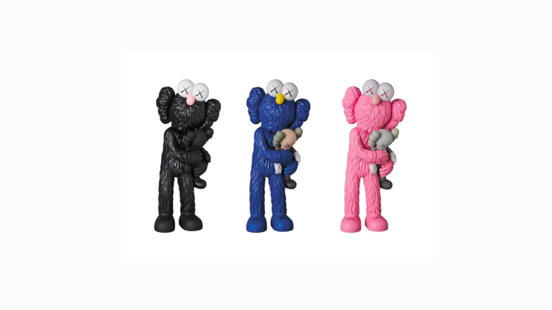 Kaws Figures 桌布 壁紙 — 三個風格化的KAWS公仔，分別為黑色、藍色和粉紅色，每個都抱著一個較小的同伴，背景為純白色。