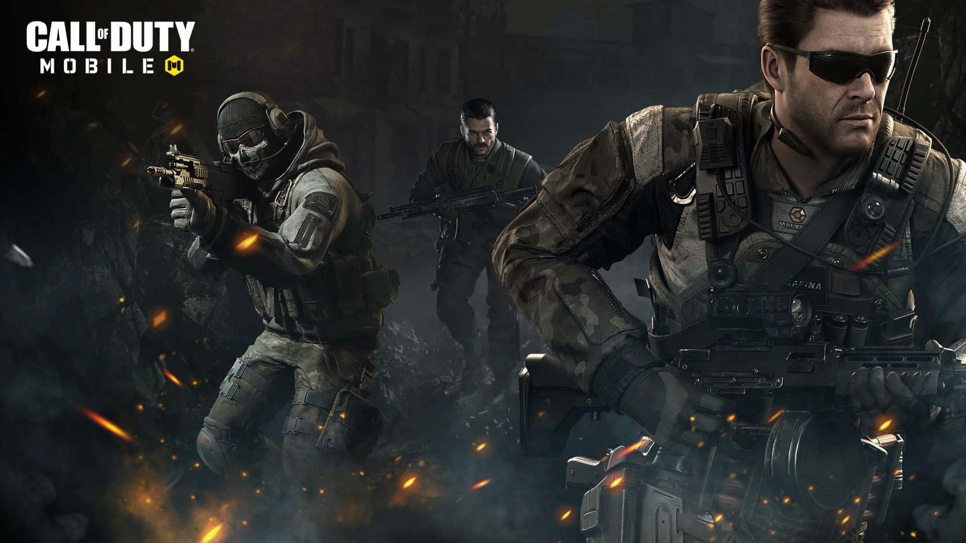 Call Of Duty First Person Shooter 桌布 壁紙 — 三名身穿戰術裝備的士兵在煙霧瀰漫的城市戰場上前進，周圍火花四濺。