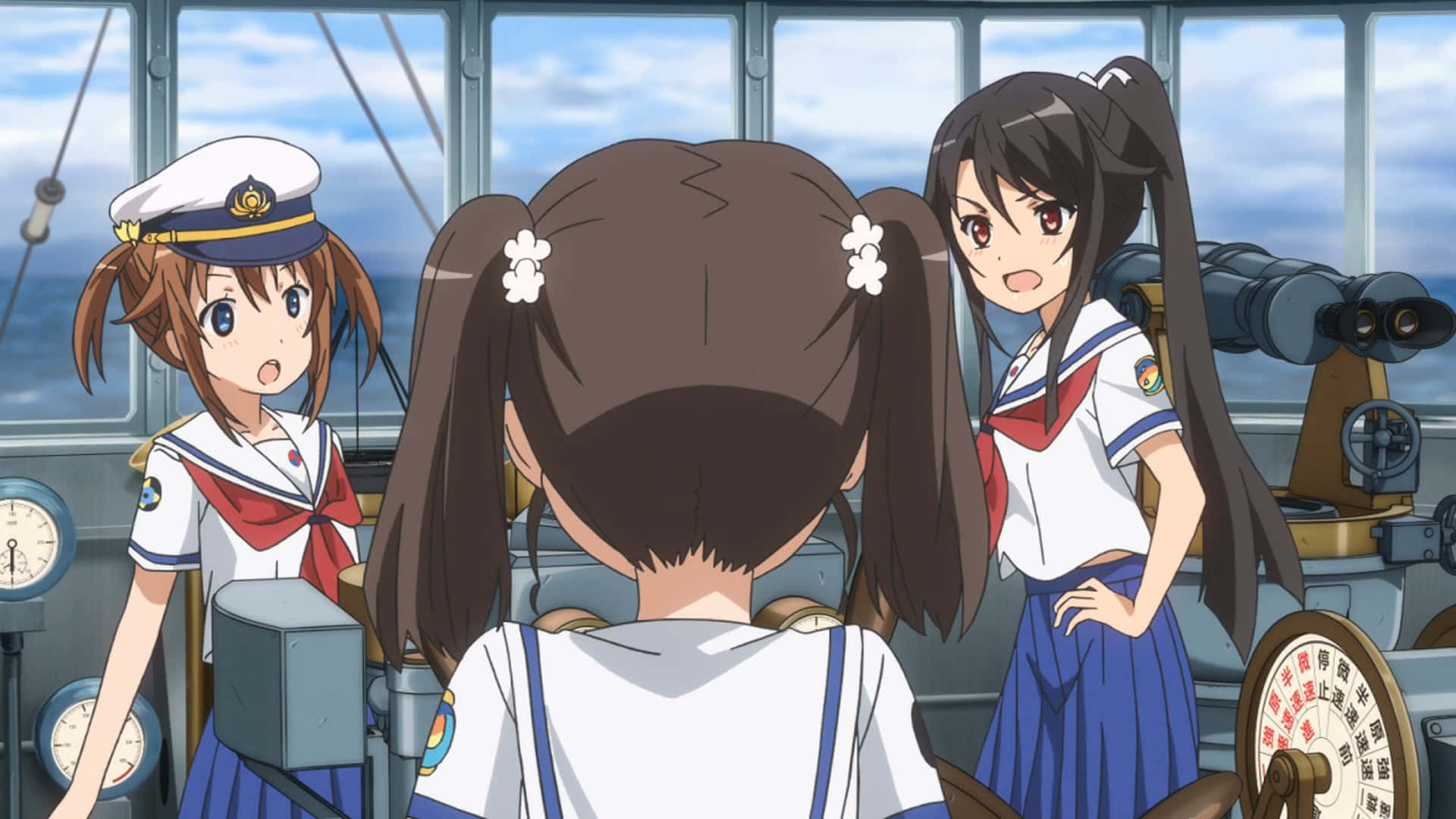 High School Fleet 桌布 壁紙 — 三名身穿水手服嘅動畫女仔企喺船橋入面，有海景同航海儀器。