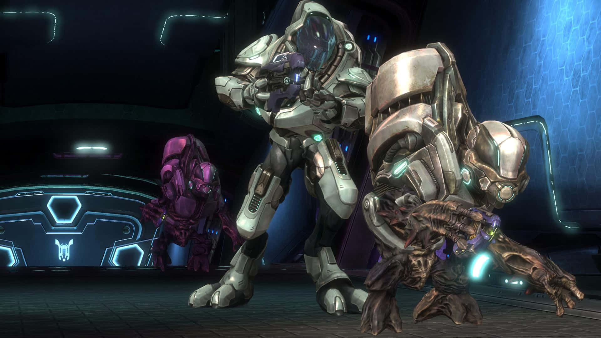 Halo Covenant 桌布 壁紙 — 三名身穿裝甲的外星戰士站在一條充滿未來科幻感的走廊中，走廊有發光的藍色霓虹燈和六角形面板。