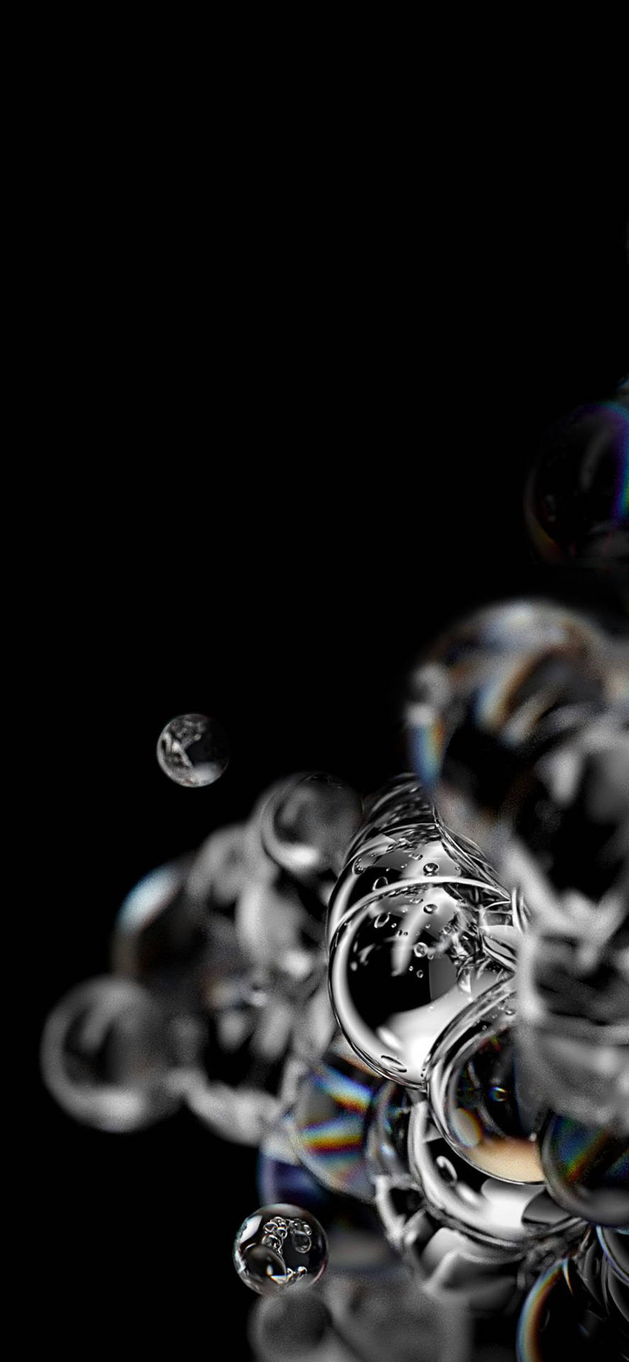 漂浮的玻璃氣泡在黑色背景上反射彩虹色調。 — 三星 S21 Ultra 壁紙