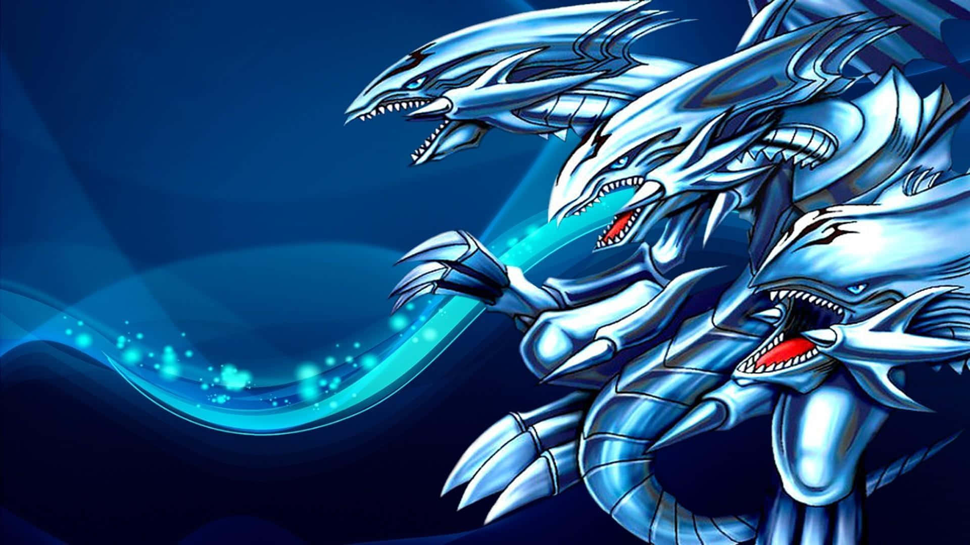 Yugioh Dragons 桌布 壁紙 — 三條兇猛的藍色龍，眼睛發光，牙齒鋒利，在深藍色背景上動態咆哮，伴隨著旋轉的光軌。