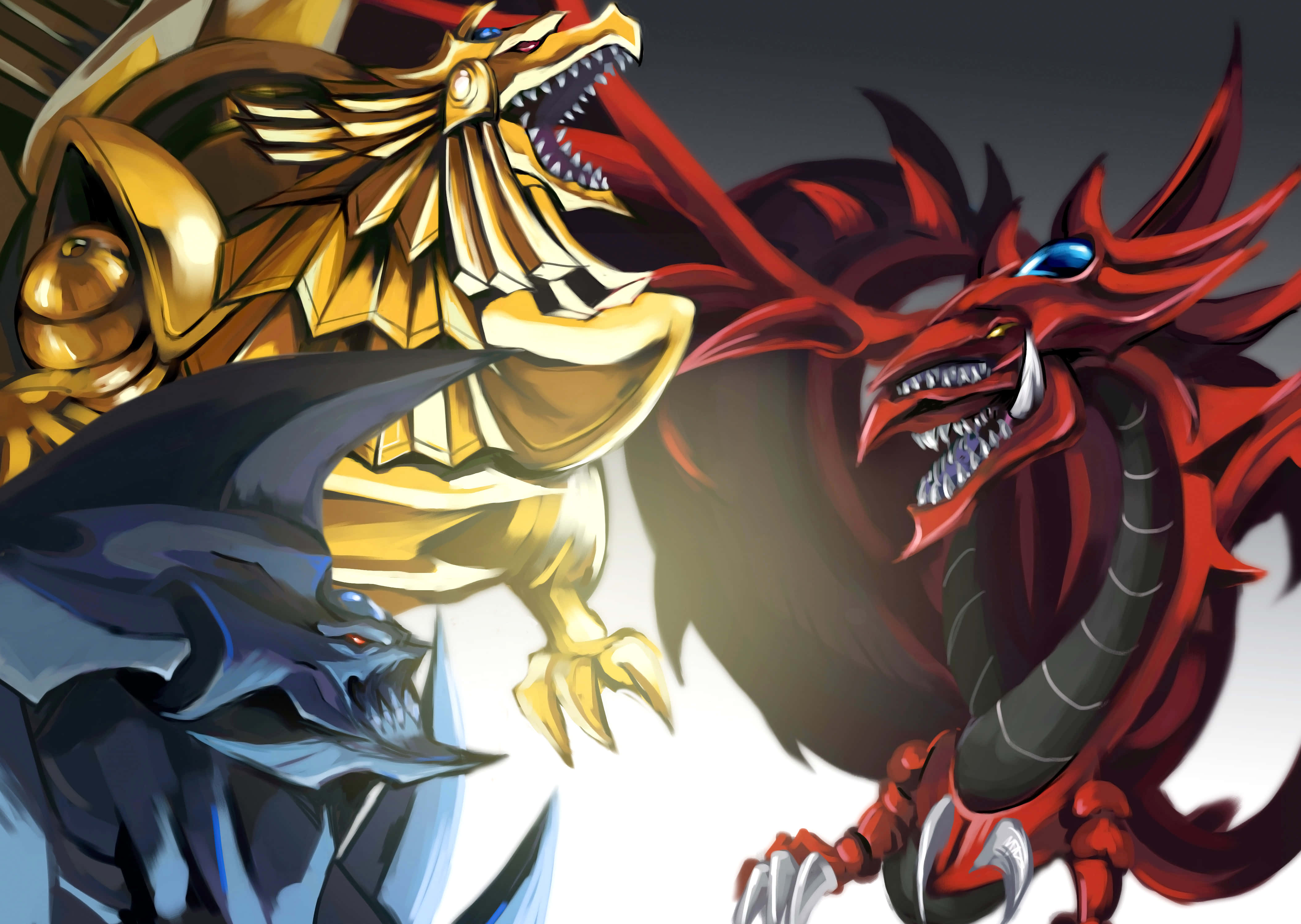 The Winged Dragon Of Ra 桌布 壁紙 — 三條兇猛的龍在戲劇性的動漫戰鬥中碰撞：金色、紅色和藍色，擁有鋒利的牙齒和發光的眼睛。