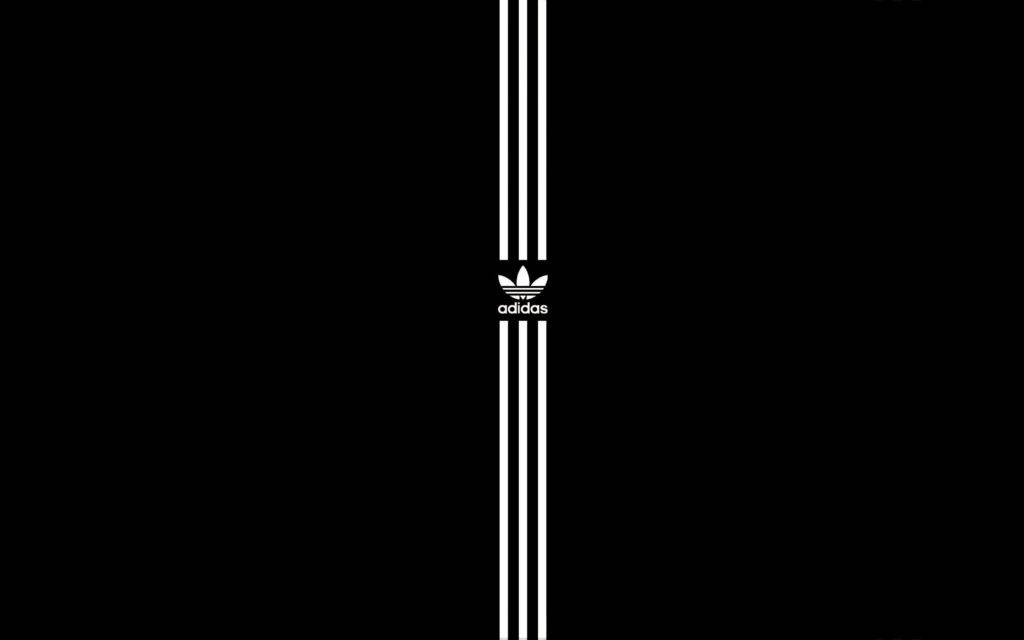 三條長條紋 Adidas iPhone 標誌 壁紙 — 極簡黑色背景，經典白色adidas條紋和標誌垂直居中。