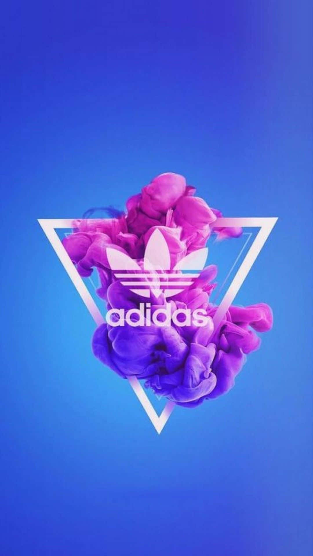Adidas 標誌被紫色墨水包圍，位於白色三角形內，背景為漸變藍色