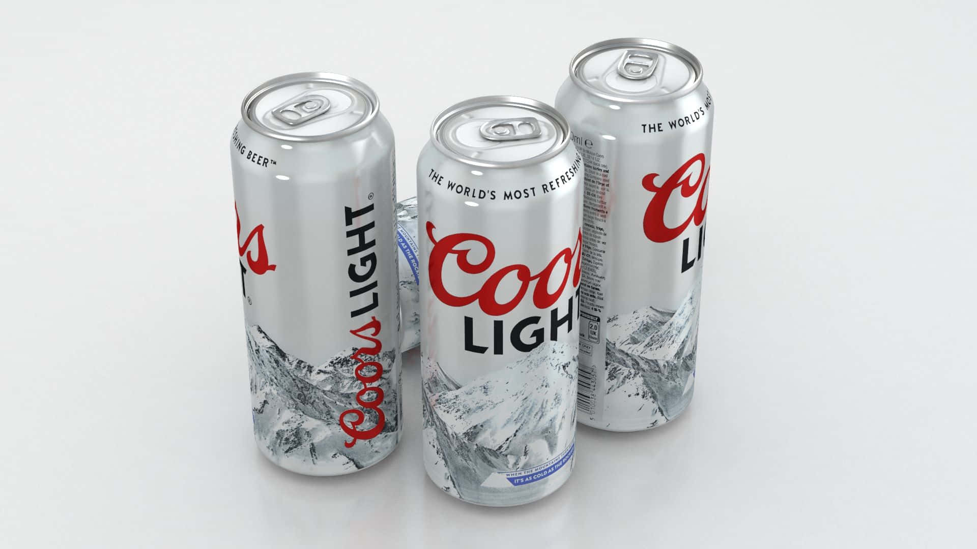 三個帶有山脈設計的Coors Light啤酒罐，白色背景。