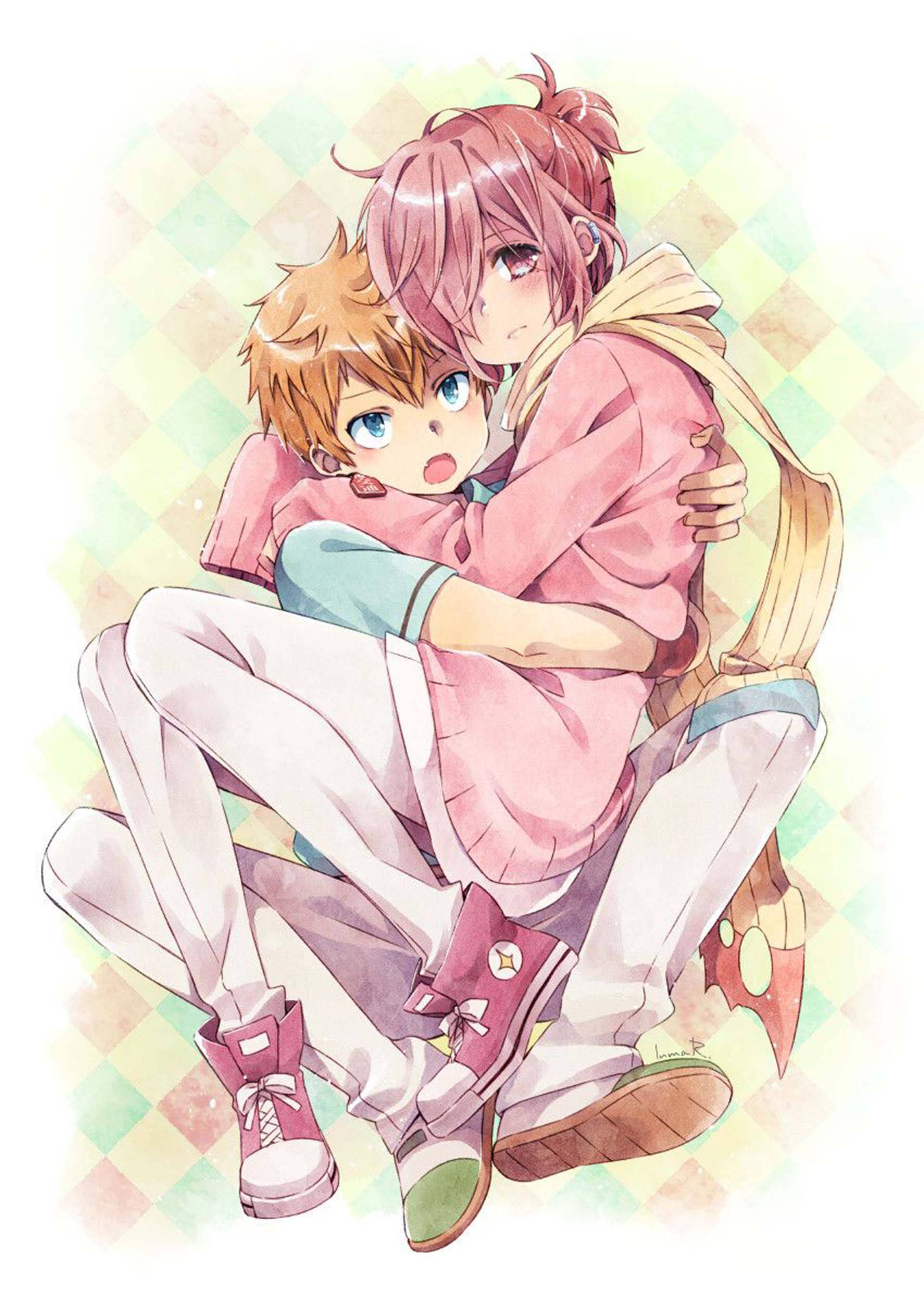 三葉 Sousuke 與 Kou 壁紙 — 兩個動漫角色在柔和的粉彩格仔背景和溫柔燈光下溫暖地擁抱。