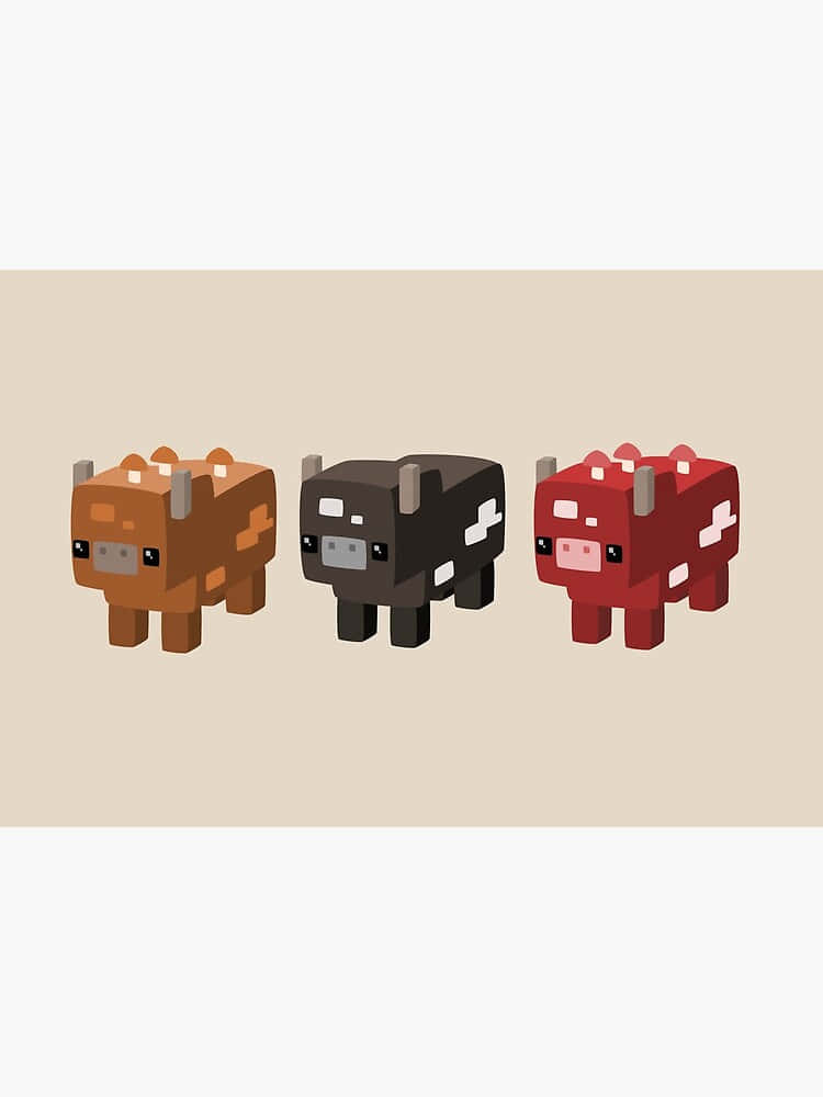 Minecraft Cow 桌布 壁紙 — 三隻像素化的Minecraft牛，分別為啡色、黑色和紅色，並排站在米色背景前。