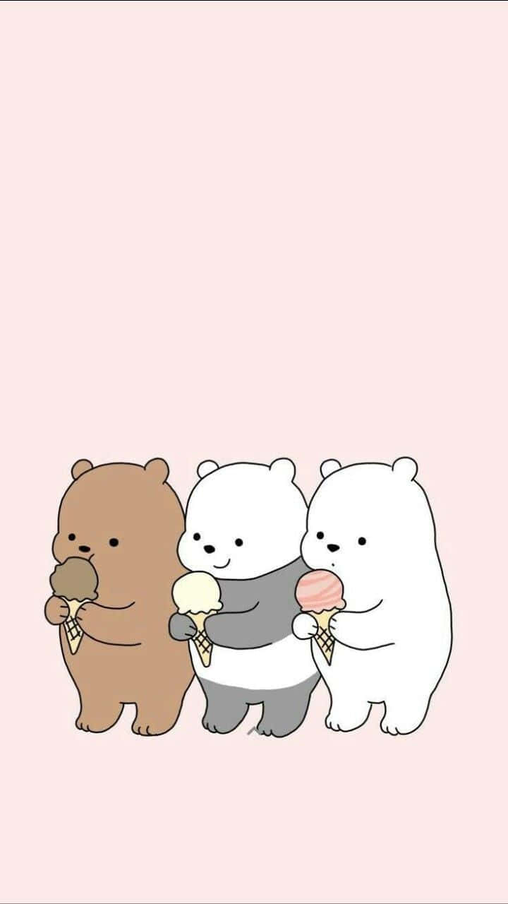 Cartoon Polar Bear 桌布 壁紙 — 三隻卡通熊並排站在柔和的粉紅色背景前，每隻都拿著不同口味的雪糕筒。
