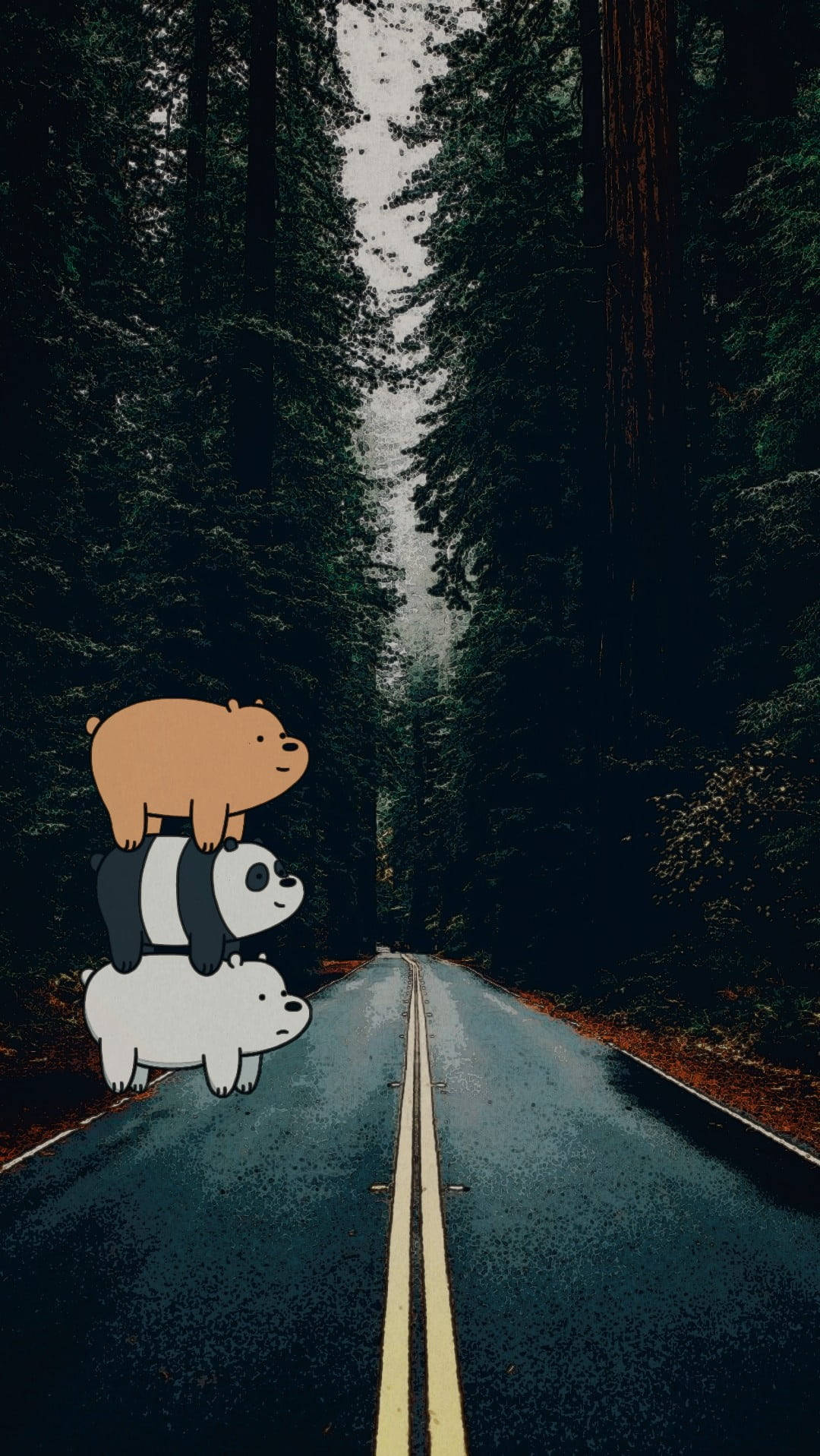 We Bare Bears 桌布 壁紙 — 三隻卡通熊在潮濕的森林道路上頑皮地疊在一起，兩旁是高聳的常青樹，天空灰濛濛。