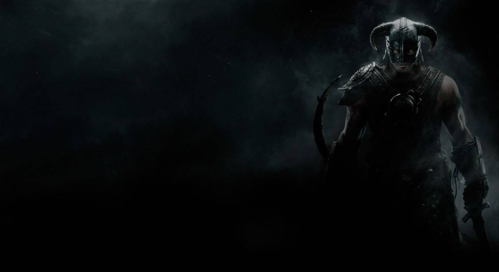 身穿暗色盔甲、頭戴角盔的戰士，在迷霧陰影中手持彎曲刀刃。