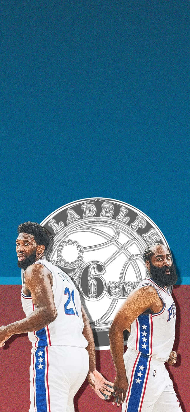 身穿白色球衣的費城76人籃球運動員與球隊標誌。