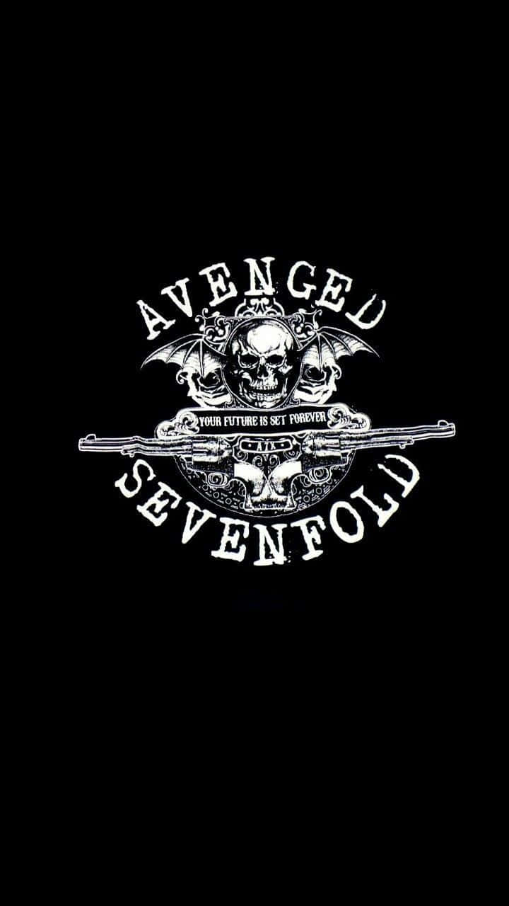 Avenged Sevenfold 樂隊標誌，包含骷髏頭、蝙蝠和步槍，背景為黑色。