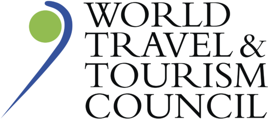 世界旅遊與旅遊理事會標誌 壁紙 — 一個簡潔的標誌，包含一個綠色圓圈和藍色曲線，旁邊是深灰色文字「World Travel & Tourism Council」。