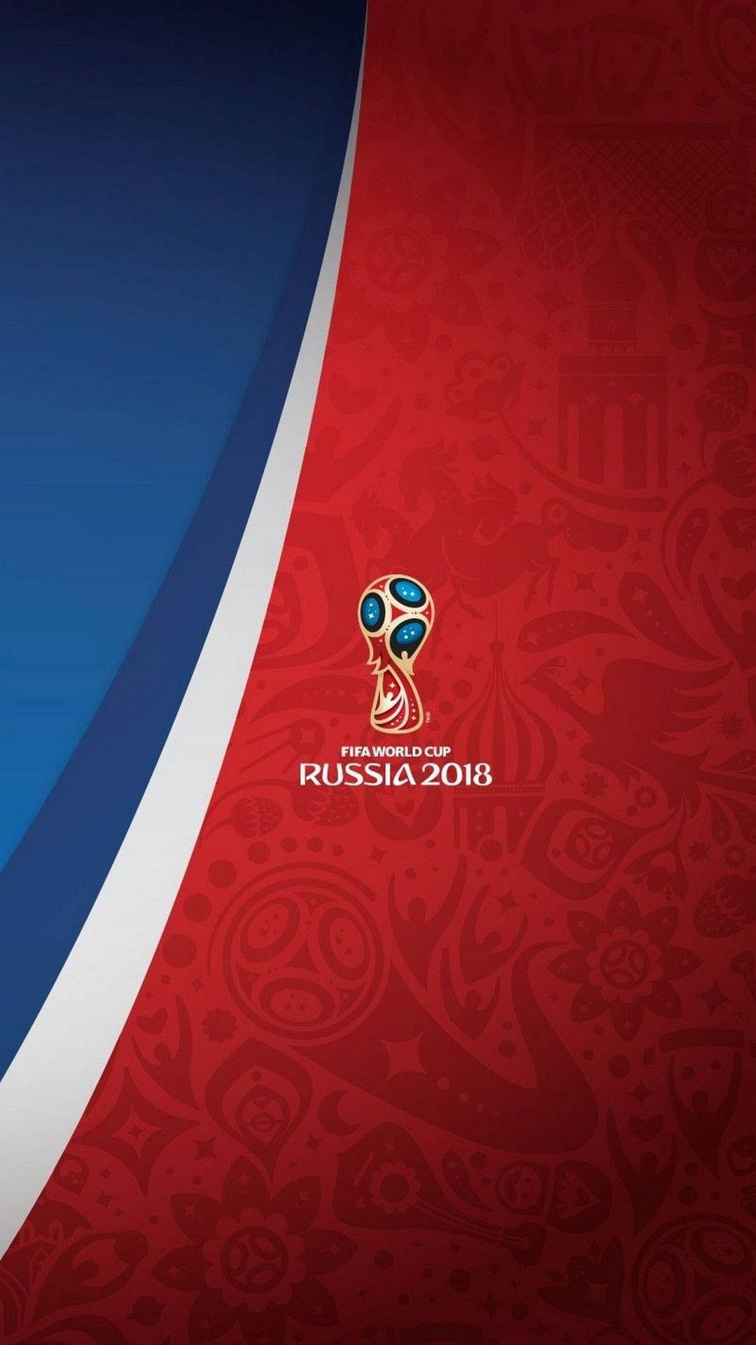 世界盃藝術海報 壁紙 — FIFA World Cup Russia 2018 標誌居中於帶有藍色和白色對角條紋的紅色圖案背景上。