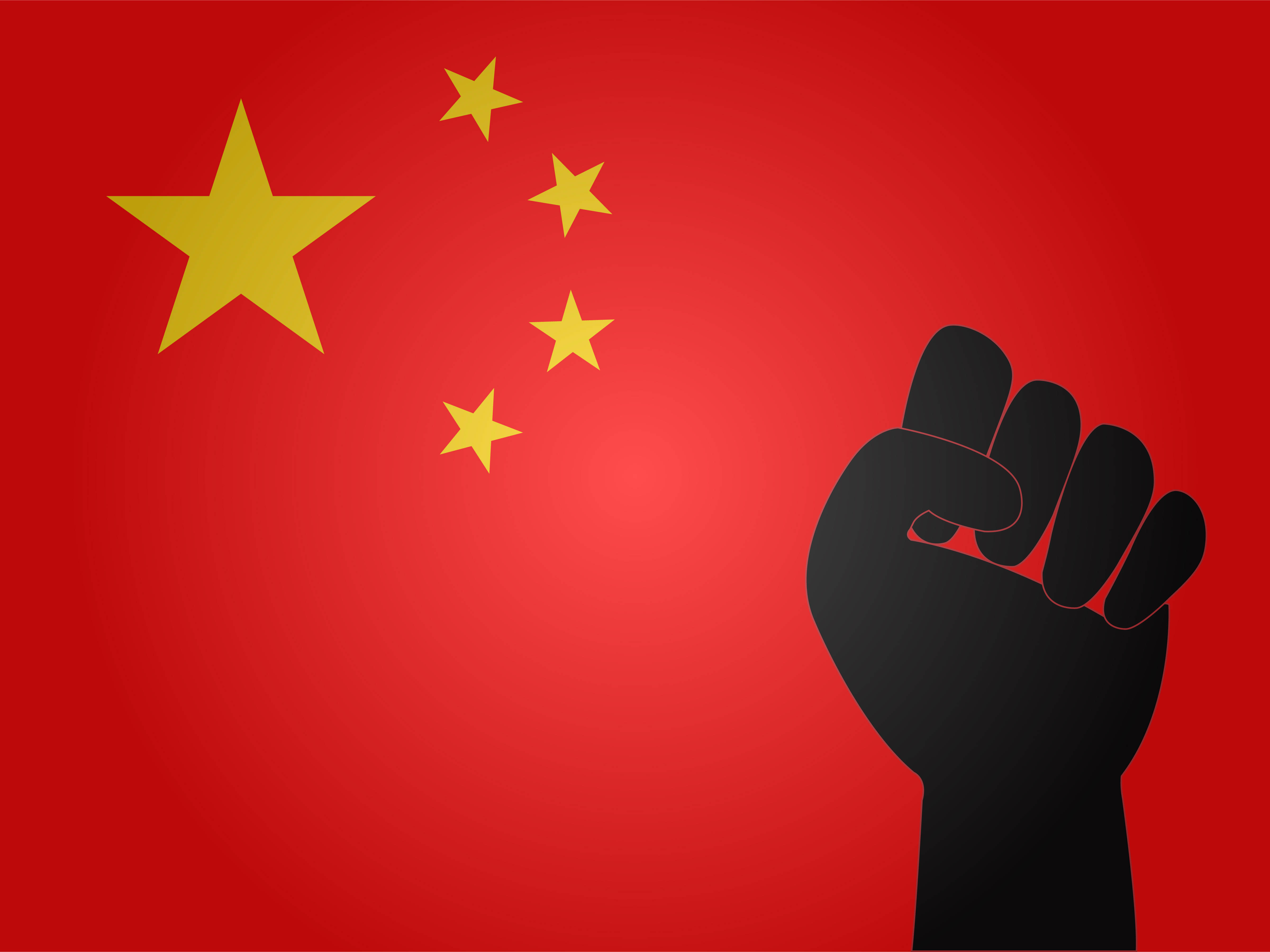 中國國旗握拳 壁紙 — 一個大膽的黑色舉起拳頭剪影，襯托著帶有黃色星星的紅色中國國旗。