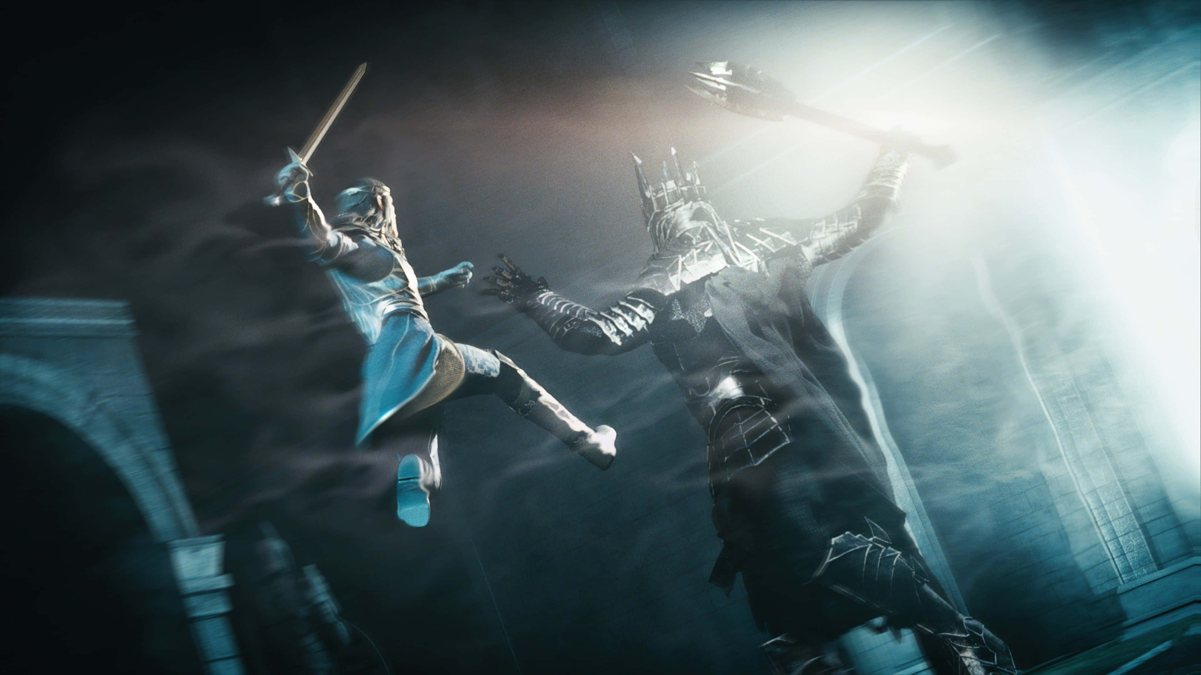 《中土世界：暗影魔多》光明領主 HD 背景 壁紙 — 一名戰士躍起攻擊迷霧哥德式廢墟中，沐浴在戲劇性逆光下的高聳裝甲首領。