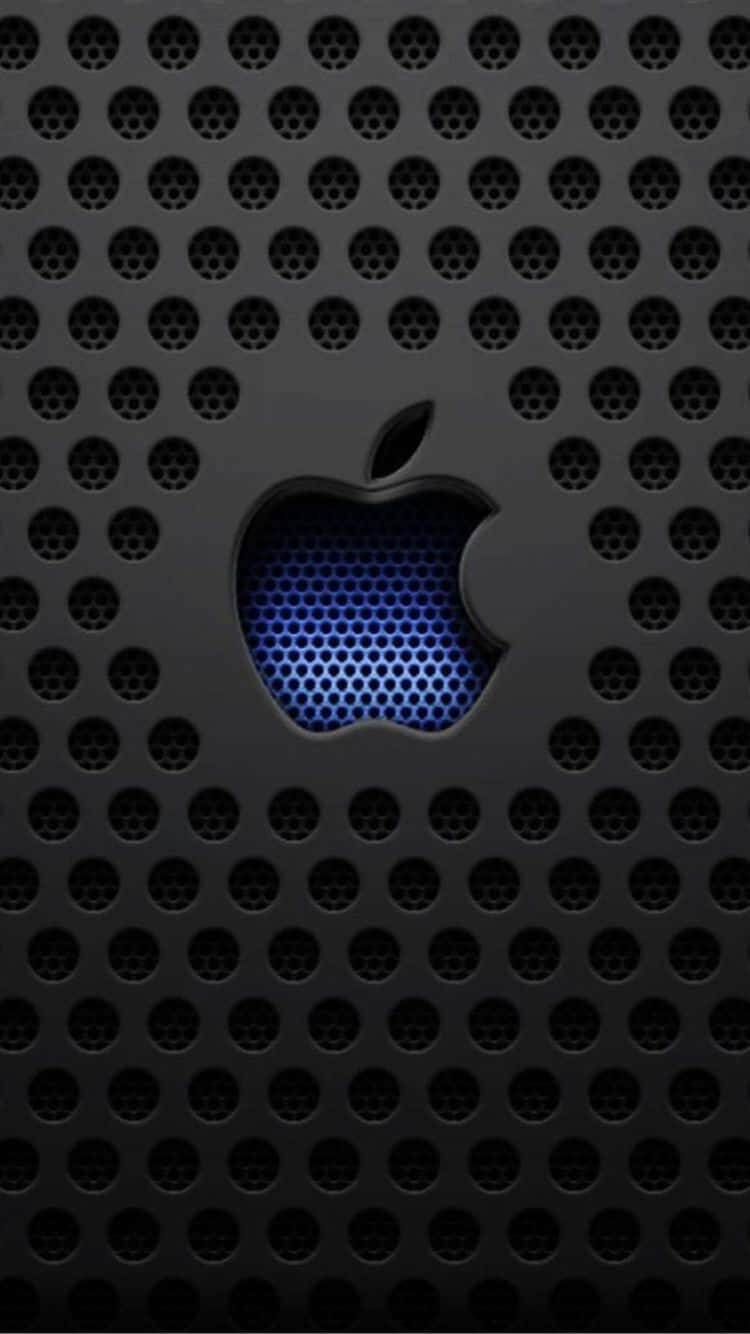 iPhone 6s 桌布 壁紙 — 中央帶有發光藍色Apple標誌的時尚黑色穿孔表面。