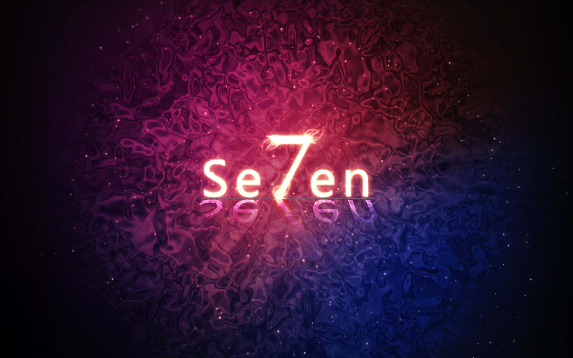 中央為抽象黃色數字7，背景為藍紫數位火焰 壁紙 — 發光的霓虹文字Se7en在洋紅色和靛藍色的漩渦宇宙背景上脈動，並帶有漂浮的粒子。