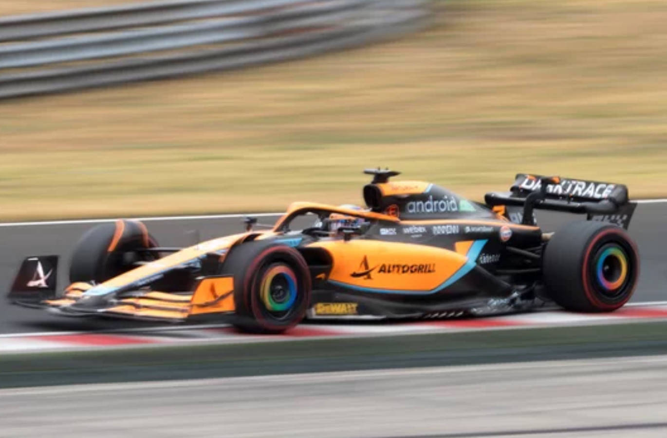 丹尼爾·里卡多駕駛麥拉倫F1賽車於匈牙利大獎賽4K畫面