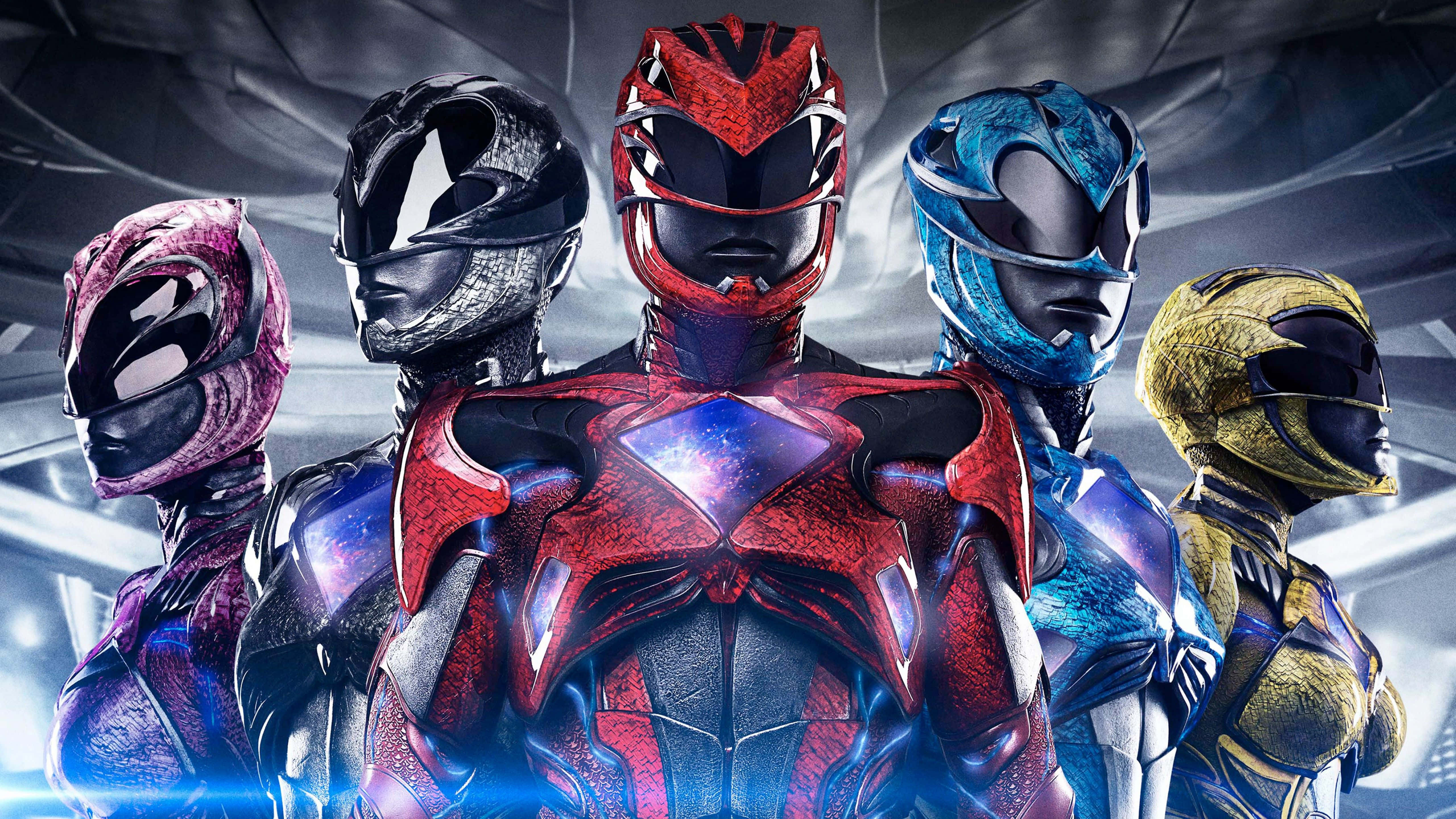 Power Rangers 桌布 壁紙 — 五位身穿未來裝甲的恐龍戰隊英雄般站立在金屬科幻背景前，帶有發光的藍色能量效果。