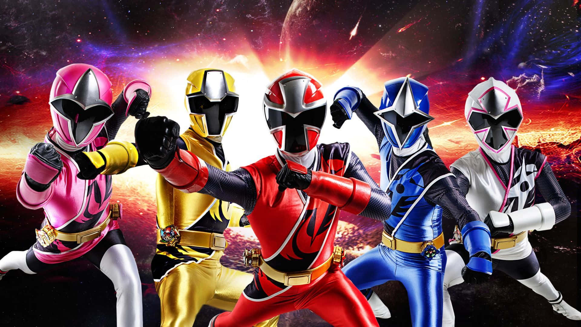 Power Rangers 桌布 壁紙 — 五位身穿鮮豔服裝的恐龍戰隊在星空和發光行星的宇宙背景下擺出英雄姿勢。