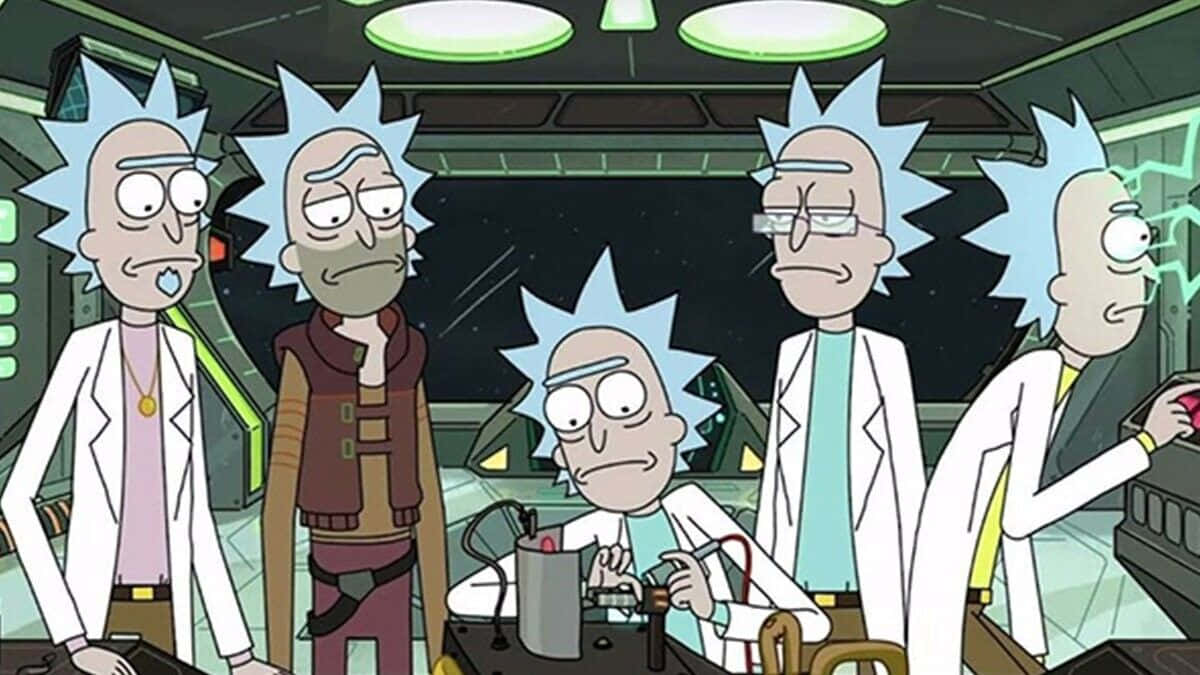 The Council Of Ricks 桌布 壁紙 — 五個動畫瑞克角色，有著尖刺的藍色頭髮，站在一個科幻實驗室中，實驗室裡有發光的綠色燈光和星空窗戶。
