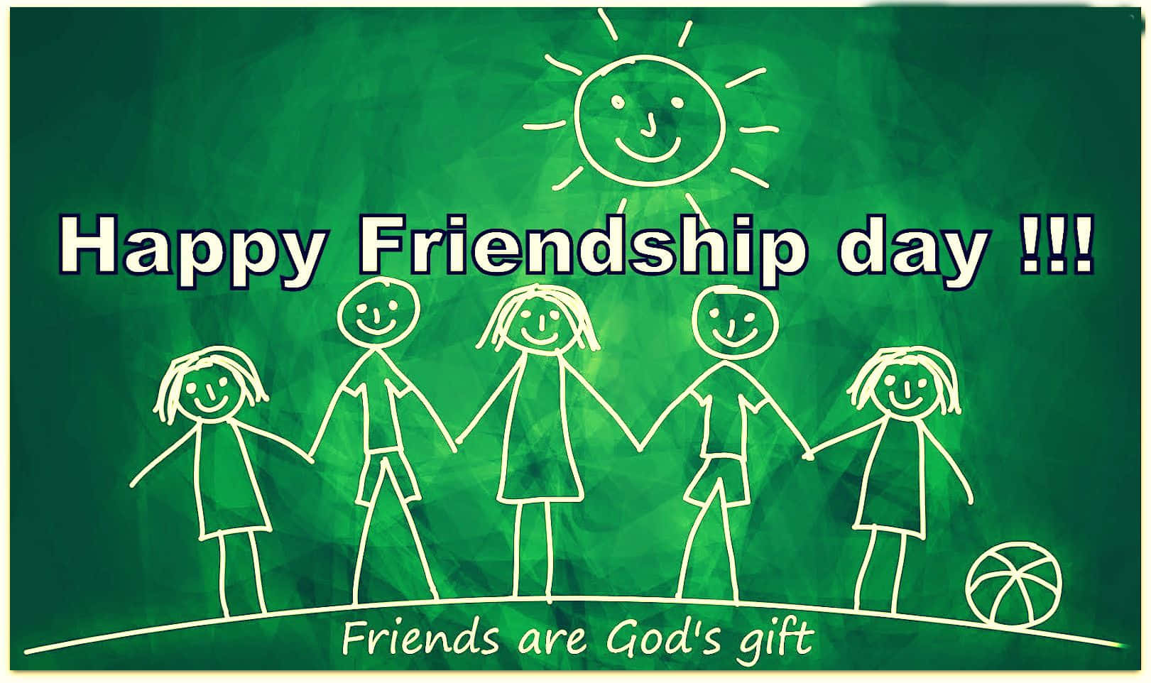 Friendship Day 桌布 壁紙 — 五個用粉筆畫嘅細路喺綠色黑板上面，喺一個笑緊嘅太陽下面拖住手，仲有『Happy Friendship day』嘅字樣。