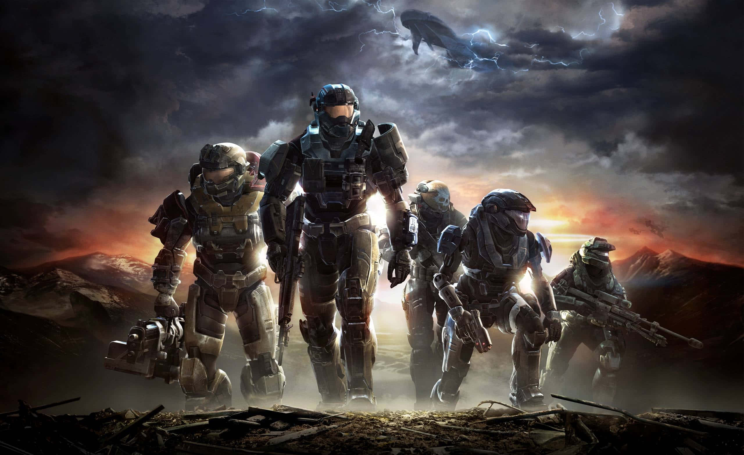 Halo Spartans 桌布 壁紙 — 五名裝甲士兵站在戲劇性的山區景觀中，天空風暴密布，地平線閃耀光芒。