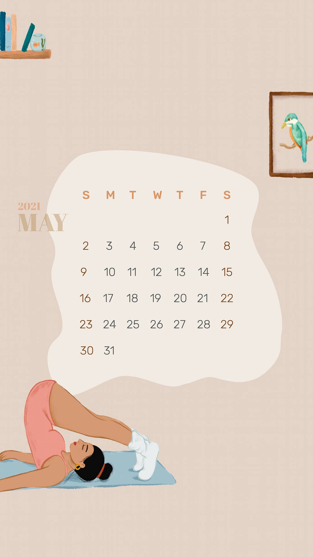 女性在2021年5月日曆下做瑜伽，日曆上有鳥類畫作和書架。