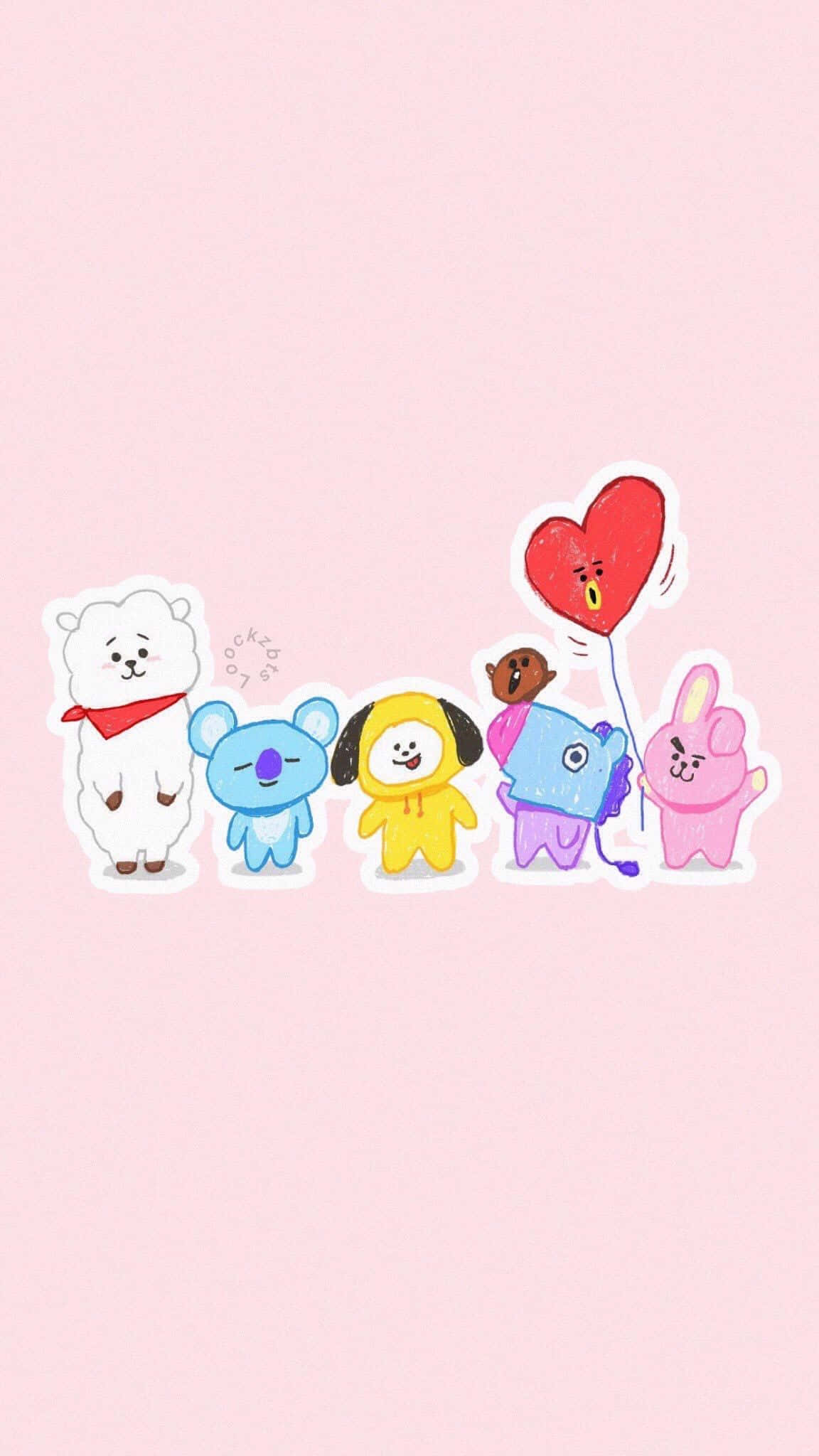 BT21 桌布 壁紙 — 五隻可愛嘅卡通動物穿著色彩繽紛嘅服裝，一齊企喺柔和粉紅色背景前，拎住一個紅色心形氣球。