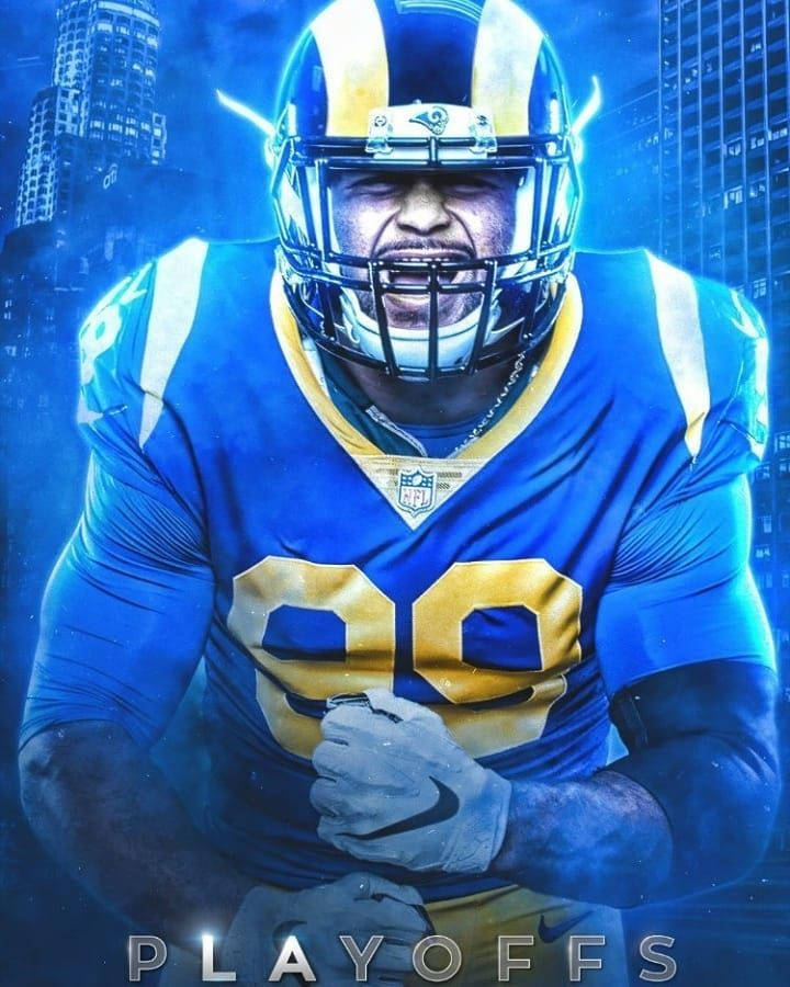 亞倫·唐納德 NFL 決賽精彩海報 壁紙 — 一名身穿藍色和金色制服嘅兇猛足球員喺夜晚對住發光嘅城市天際線咆哮。