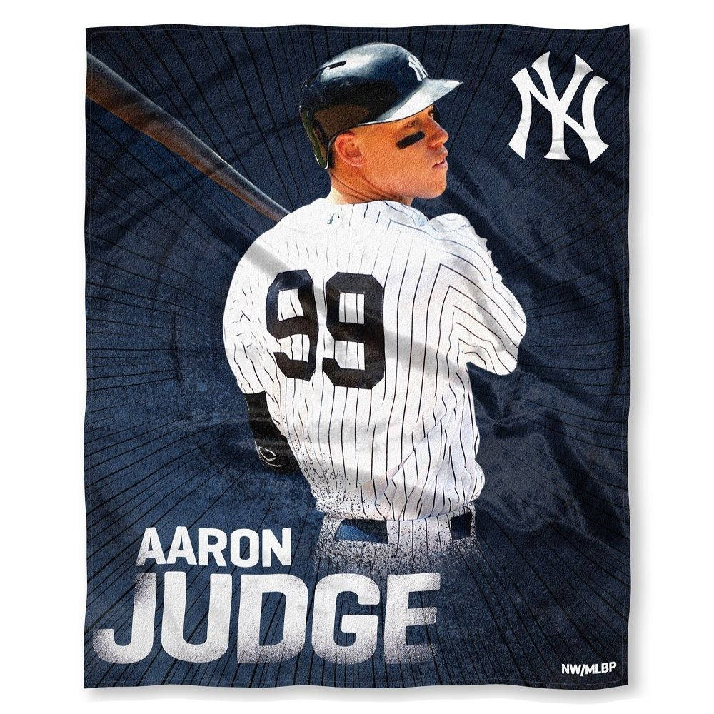 Aaron Judge身穿紐約洋基隊制服手持球棒