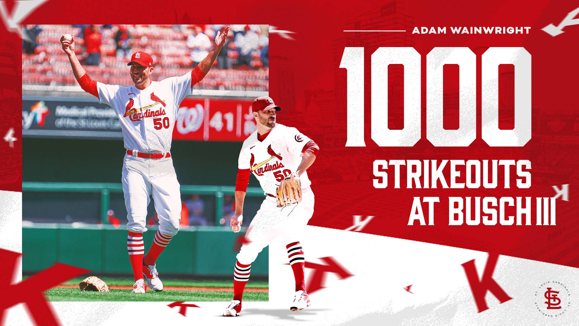 Adam Wainwright 穿著紅雀隊制服在布希體育場慶祝 1000 次三振。