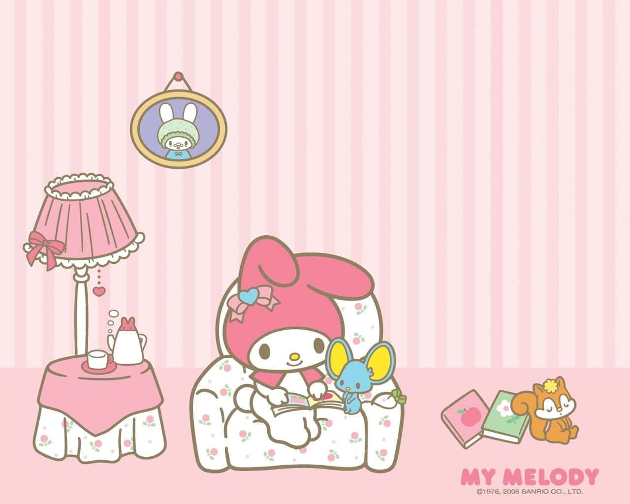 My Melody 與她的藍色老鼠朋友在粉紅色房間裡閱讀。