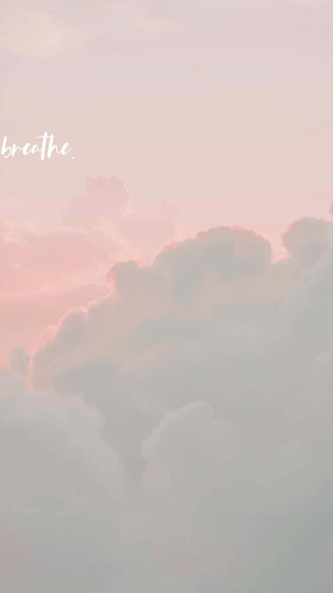 粉紅色和灰色雲朵配上白色的 breathe 字樣。