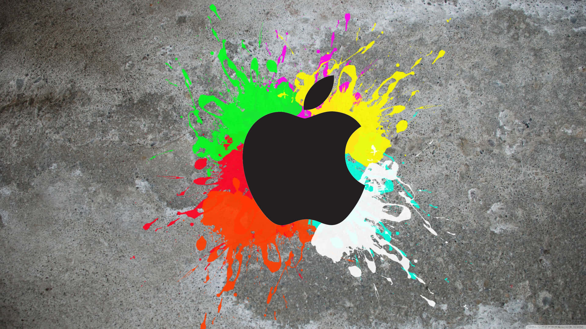 黑色Apple標誌被混凝土上色彩繽紛的油漆飛濺包圍。