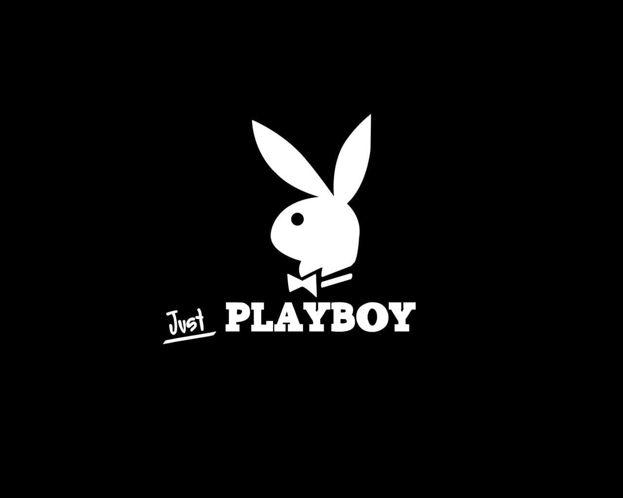 Playboy兔子標誌，帶有蝴蝶結和文字「Just PLAYBOY」，黑色背景。