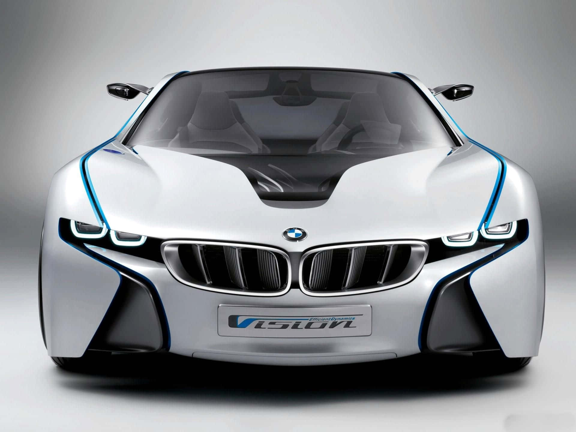 銀色BMW i8 Vision概念車的前視圖，帶有藍色裝飾。
