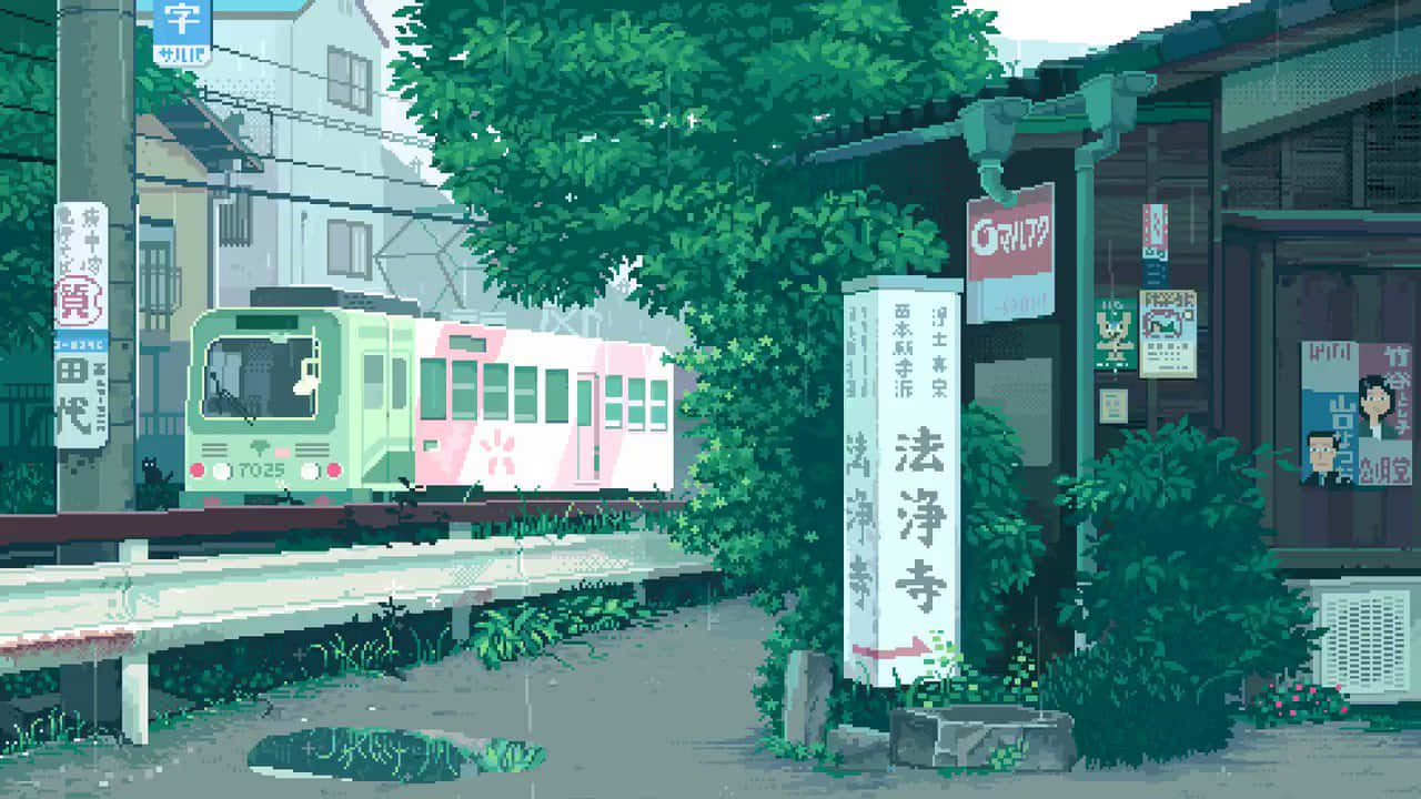 像素風格火車穿過一個有標誌和樹葉的綠色日本車站。