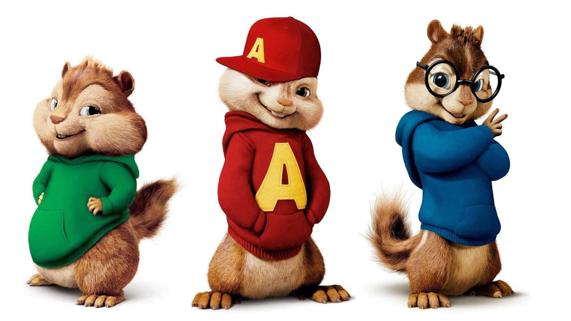三隻穿著連帽衫和帽子的花栗鼠對著鏡頭微笑。 — 阿爾文與_chipmunks 壁紙