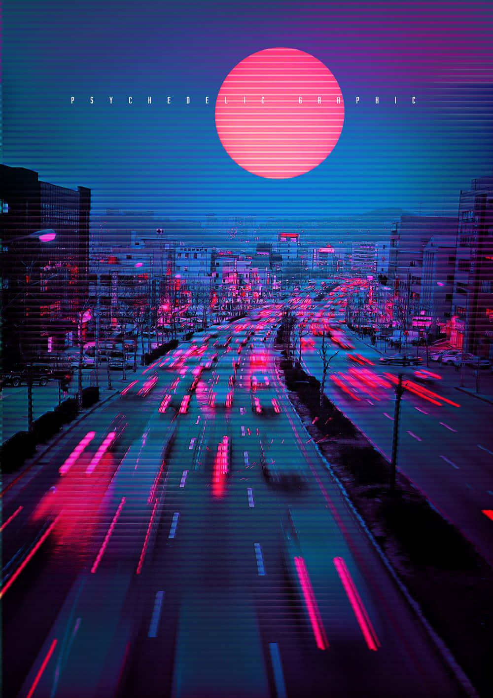 享受霓虹城市鮮豔的美感 壁紙 — 夜晚霓虹燈光下的城市景觀，車燈劃過，藍色天空中一個巨大的粉紅色太陽。
